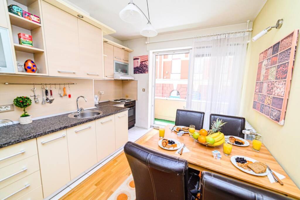 Cute And Cozy Studio With Cathedral View-Excellent Location Сараєво Екстер'єр фото